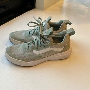 Women's Vans Ultra Range (6.5)